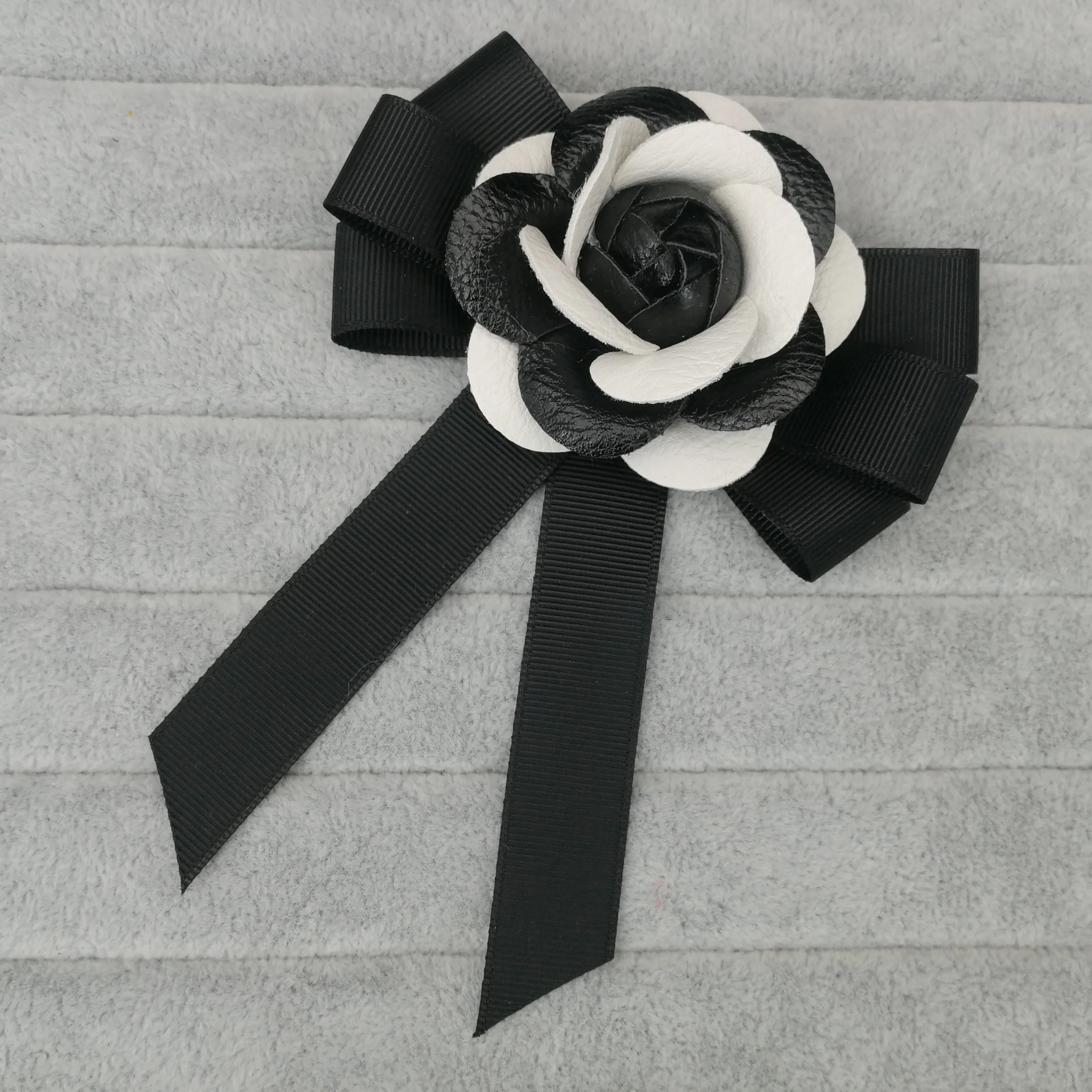 Black Bowtie Ribbon Bow Brooch Collar Necktie Accessories Fashion Camellia Flower Brooches for Women Cloth Art Dresses Accessory