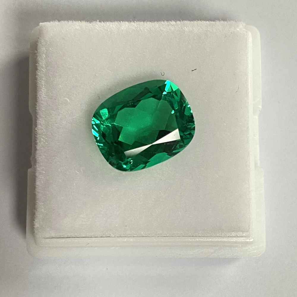 

Meisidian Lengthen Cushion 9x11mm 3.8 Karat Hydrothermal Columbian Green Emerald Stone