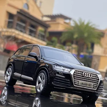Modelo de coche deportivo Audi Q7 a escala 1:32, vehículo de aleación con luz de sonido extraíble, colección de regalos para niños, modelo de juguete fundido a presión