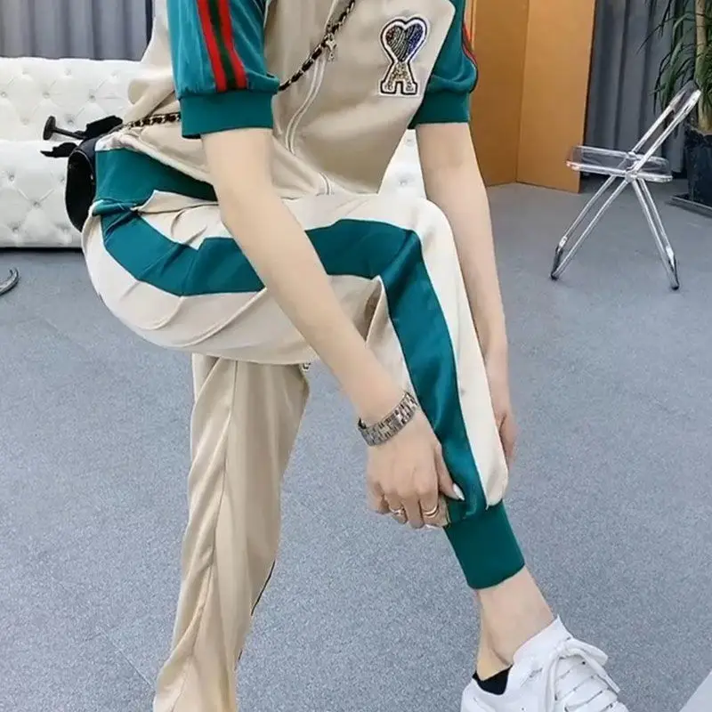 

Pant Suit 2021 Summer New Fashion Round Neck Short-sleeved Top, Foot Pants, Casual Sports Two-piece Woman