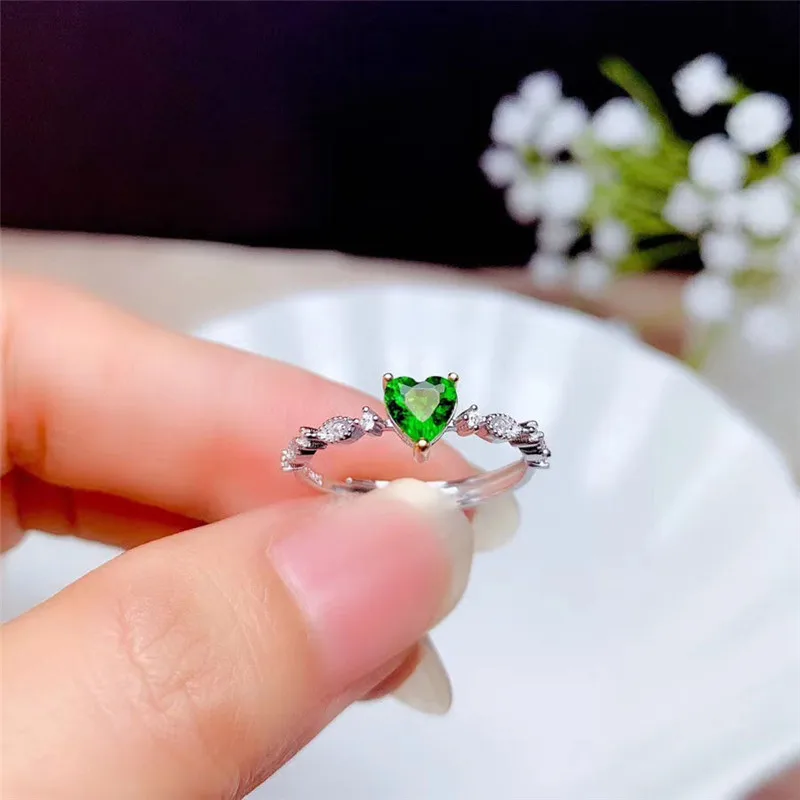 

Xin Yipeng S925 sterling silver plated white gold inlaid natural real diopside ring fine Valentine's day gift for women 5*5mm