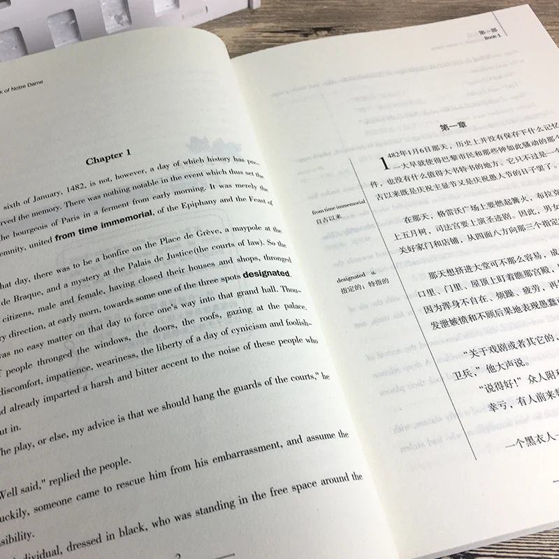 La versión bilingüe china y inglesa de fama mundial Novela famosa El jorobado de Notre Dame