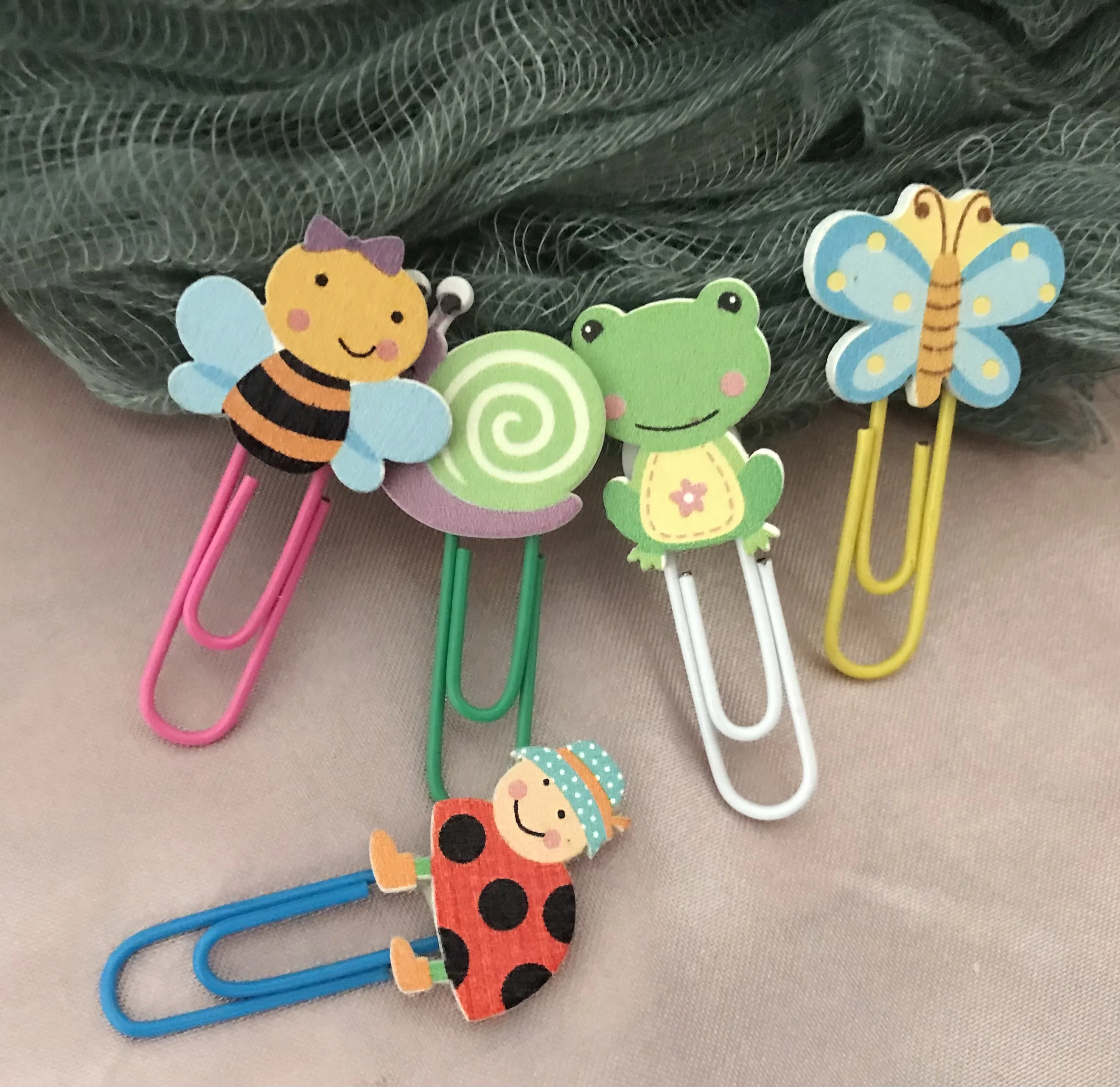 100pcs Cartoon Wooden Clips for Students, Cute Paper Clip,Bookmarks Clips,Souvenirs,Children's Party Favors Decoration