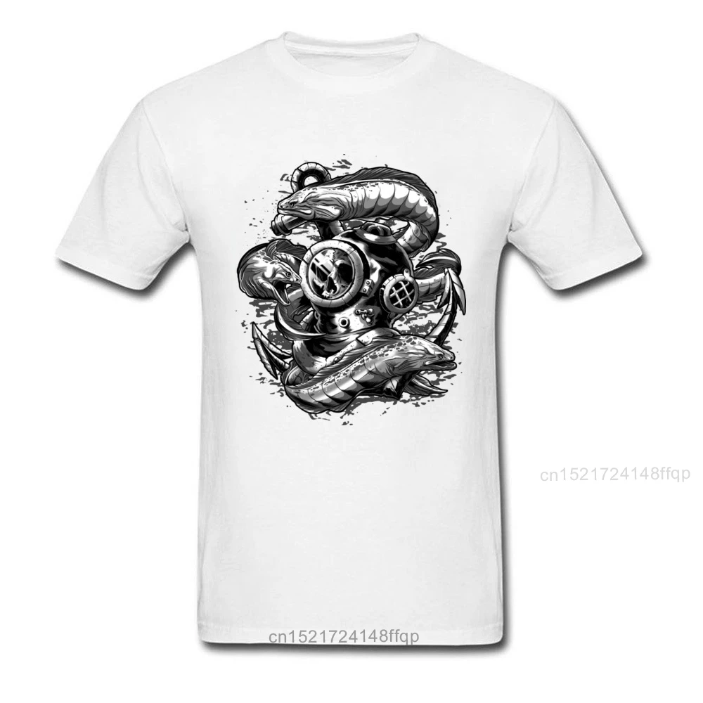 Retro Diver Helmet Print Men Black T-shirt Animal Fish Top Tee Cool Design Male Cotton T Shirt Sink The Bones