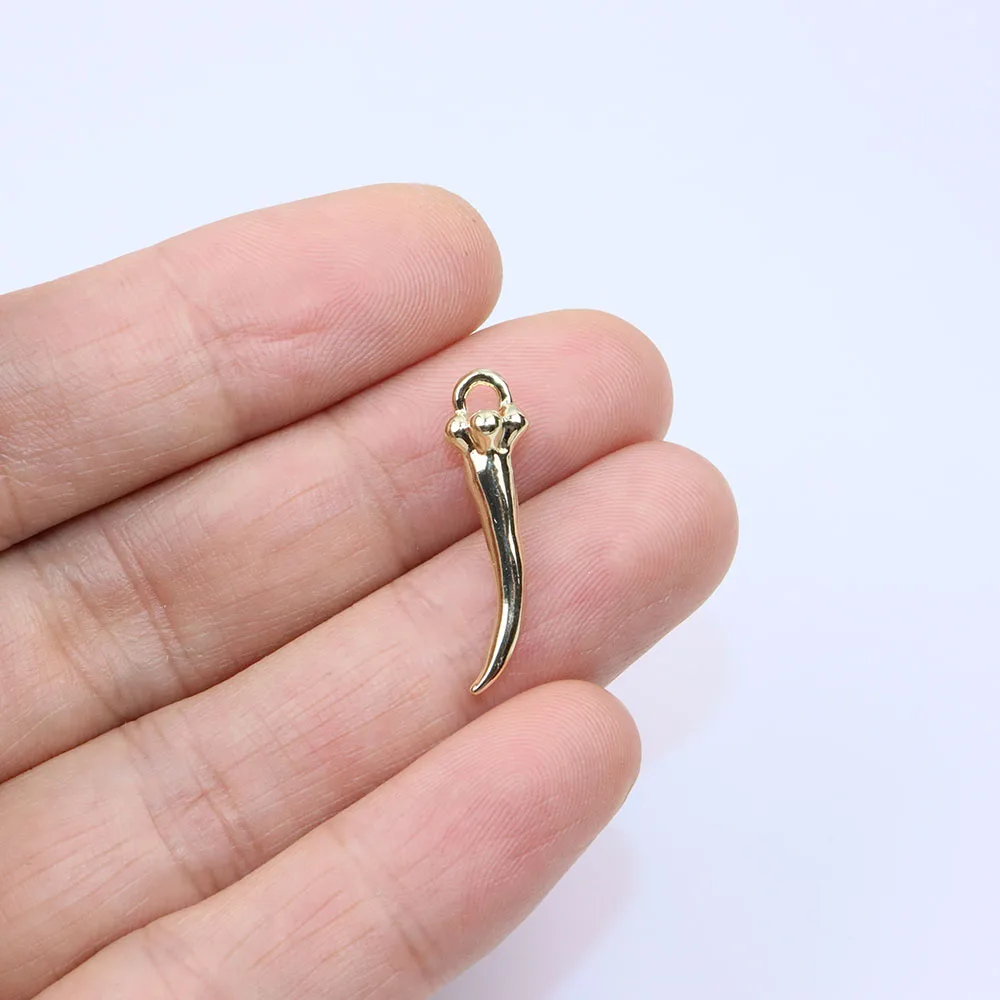 Eruifa 20 قطعة 20 مللي متر شعبية طويلة الفلفل سبائك الزنك مجوهرات Charms بها بنفسك Charms قلادة النساء فتاة قلادة ، القرط سوار 2 ألوان