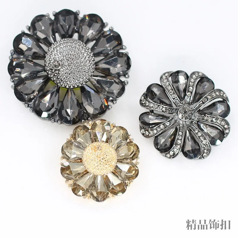 

3pcs/pack of Multi-size High-grade Round Petal Rhinestone Buttons DIY Fur and Cashmere Coat Decorative Buttons