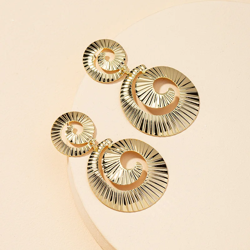 

2021 new design jewelry wholesale 1 pair Metal-textured earrings with women's vintage fashion spiral earrings