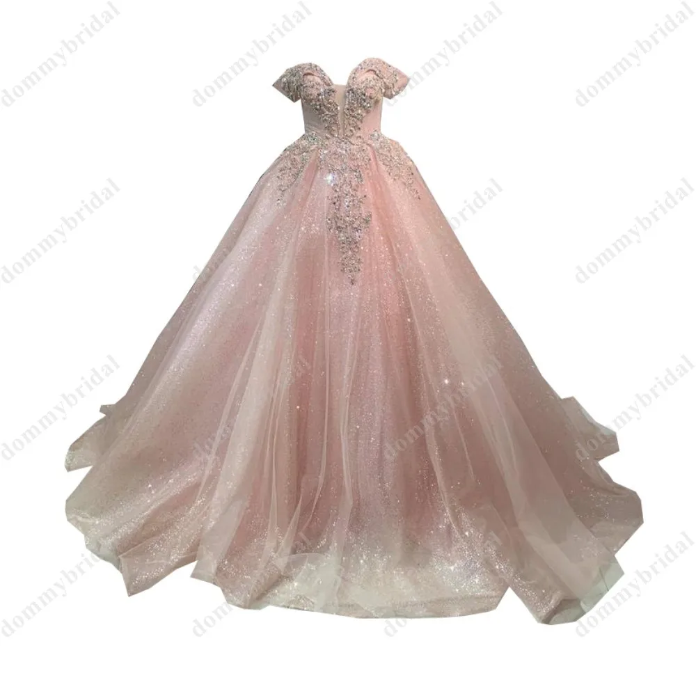 Vestido De 15 Anos 저렴한 Quinceanera 드레스 볼 가운 반짝이 장식 된 Tulle 크리스탈 탑 V 넥 오프 어깨 예복 가운