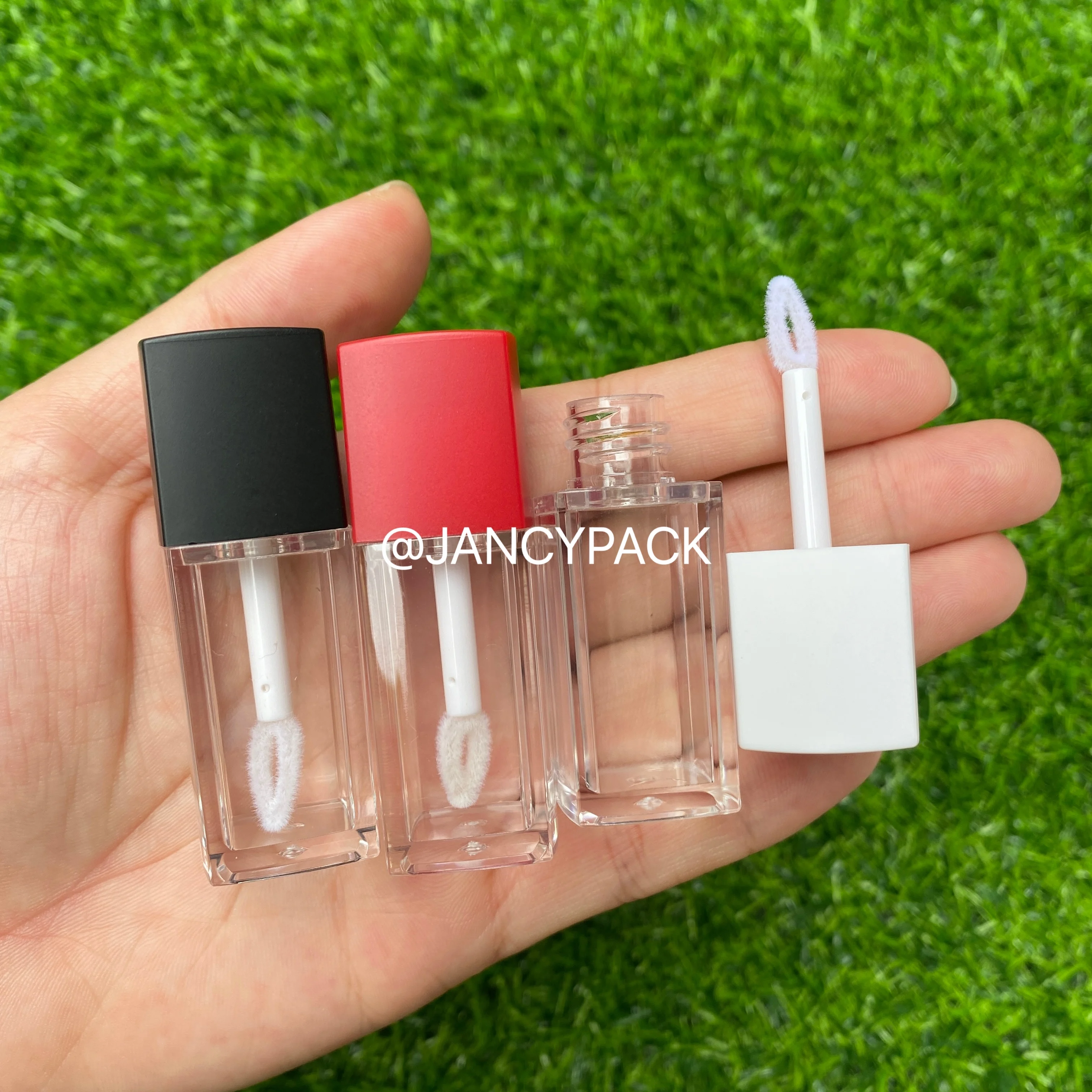 الجملة 5.5 مللي تغليف ملمع الشفاه الجديد بالجملة أبيض أسود شعار مخصص مستحضرات التجميل أنابيب ملمع الشفاه مع عصا زجاجة إعادة الملء