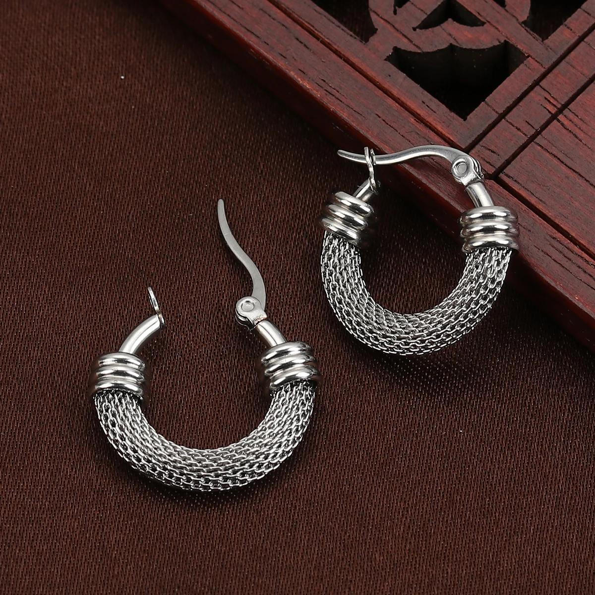 1 Pair 304 Stainless Steel Hoops Earrings Color Round Hollow Net Circle Ring Earrings For Women Man Jewelry Exquisite Ear decor