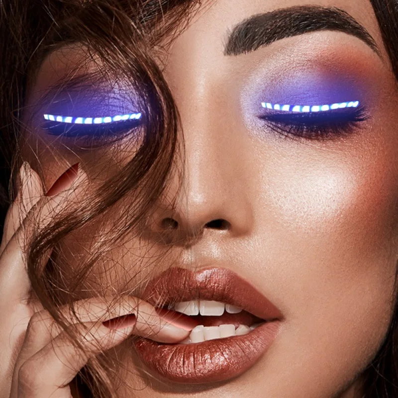 Fashion 1 Pair LED Light False Eyelashes Shining Up Luminous Eyelash Waterproof Unisex Charming Eyelashes Makeup False Eyelashes