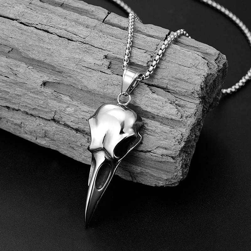 Fashion Locomotive Viking Retro Punk Jewelry Crow Head Bird Skull Necklace Men Skull Hip Hop Personality Stainless steel Pendant