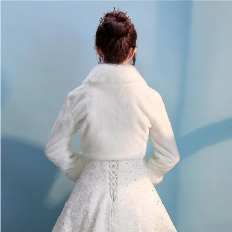 Hot Faux Fur Autumn Winter Wedding Jackets Long Sleeve For Bride Ladies Coat Full Lined Feather Shrug Warm Fur Cloak