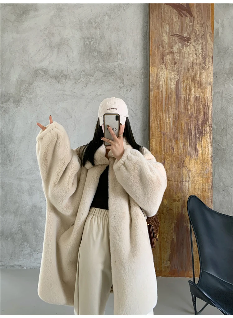 Lautaro Winter Long Oversized Warm Soft Fluffy Faux Fur Coat Women Drop Shoulder Long Sleeve Casual Loose Korean Fashion 2021