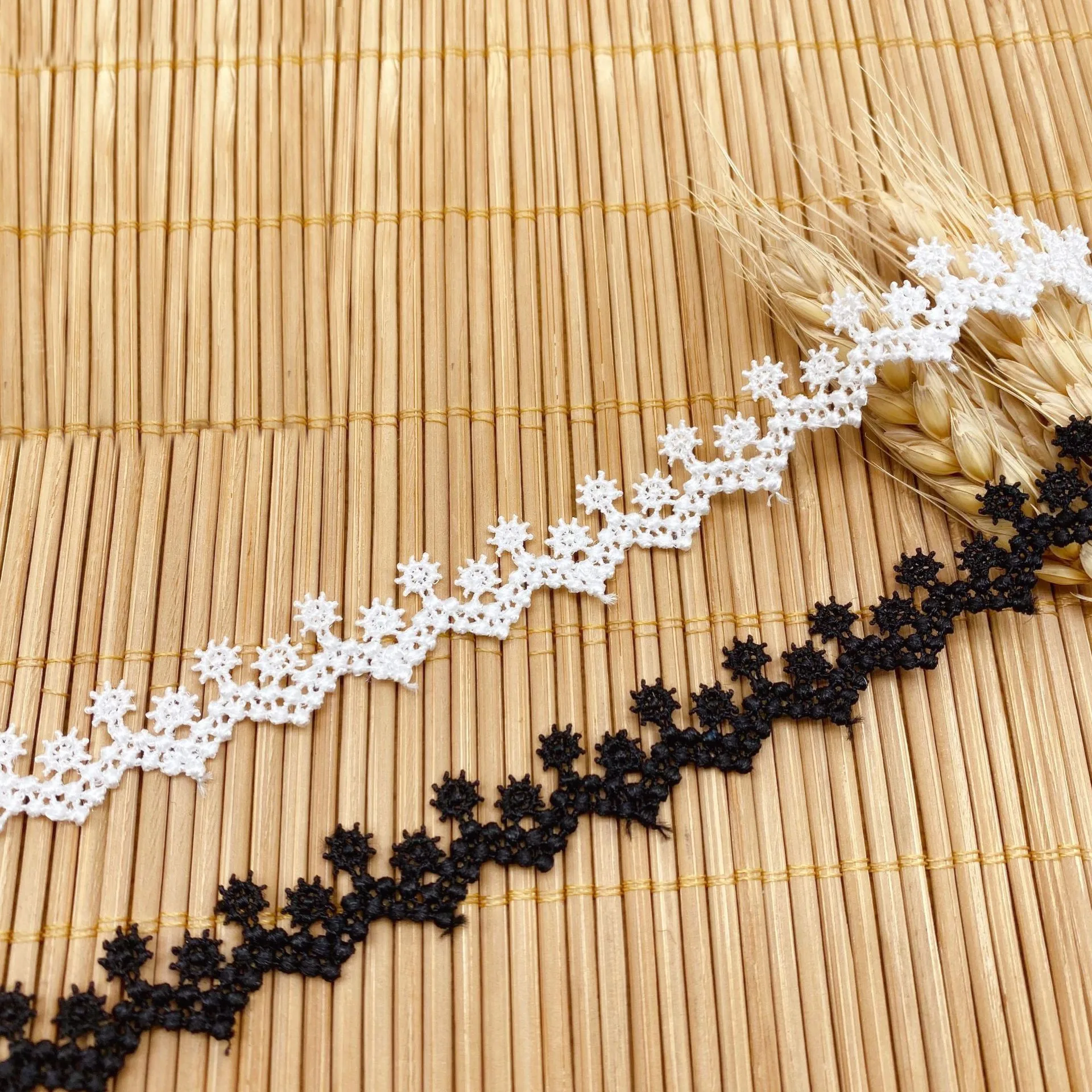 5Yards/lot 1.4cm Width Polyester Sewing Craft Crochet White Black Net Lace Trim Clothes Necklace Embroidered Flower Lace Fabric