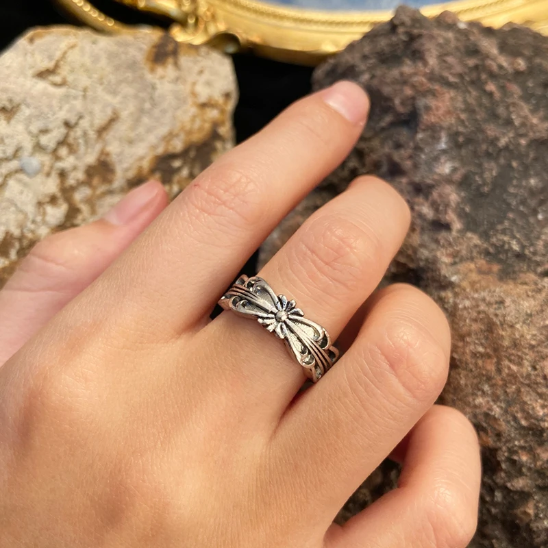 Bettyue Fashion Statement Charming Flower Bow Shape Ring Alloy Adjustable Ring For Female Dazzling Jewelry Banquet Fancy Gift