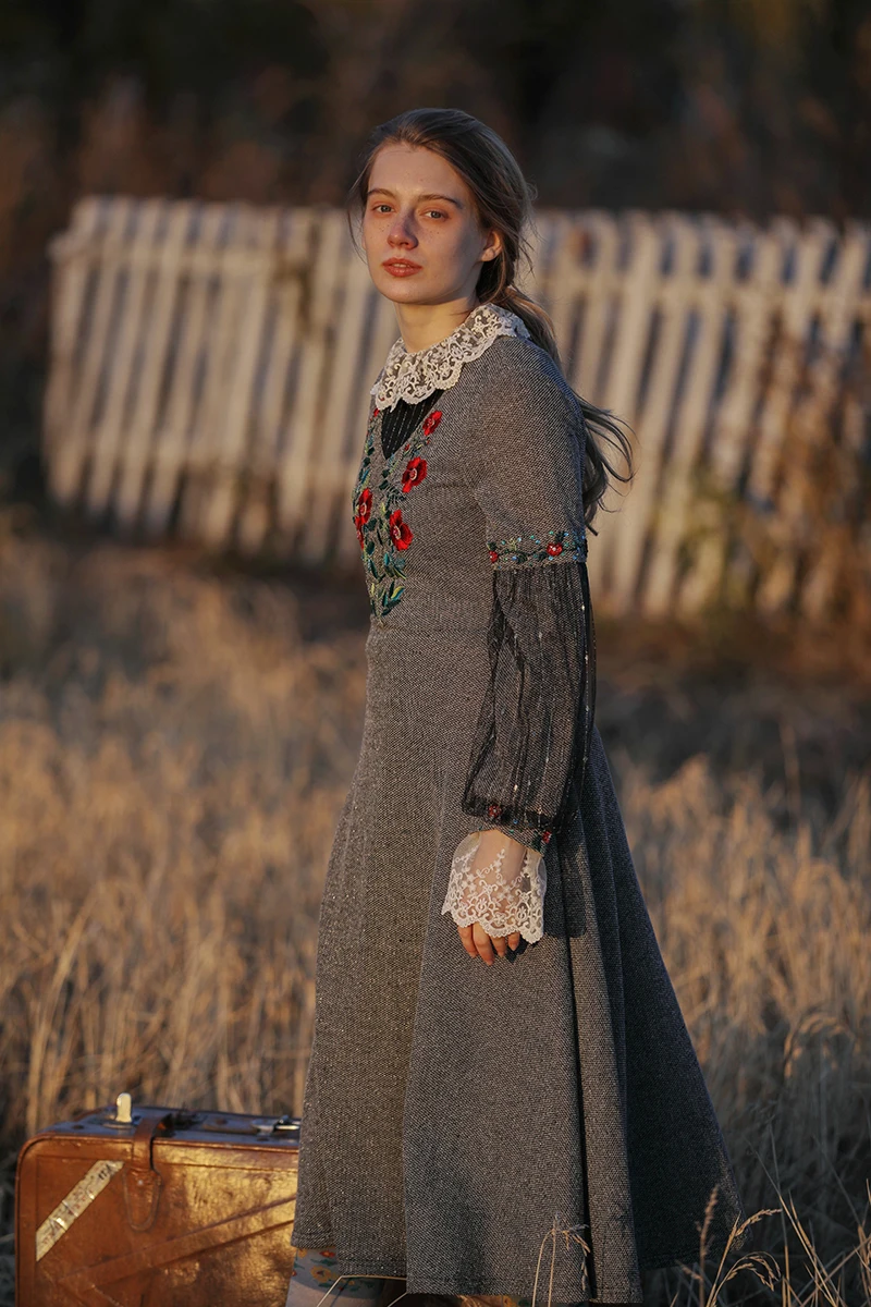 女性のための刺繍されたレースのロングドレス,秋冬の服,エレガントな衣装,コートスタイル,長袖,ビーズ付き,カジュアル