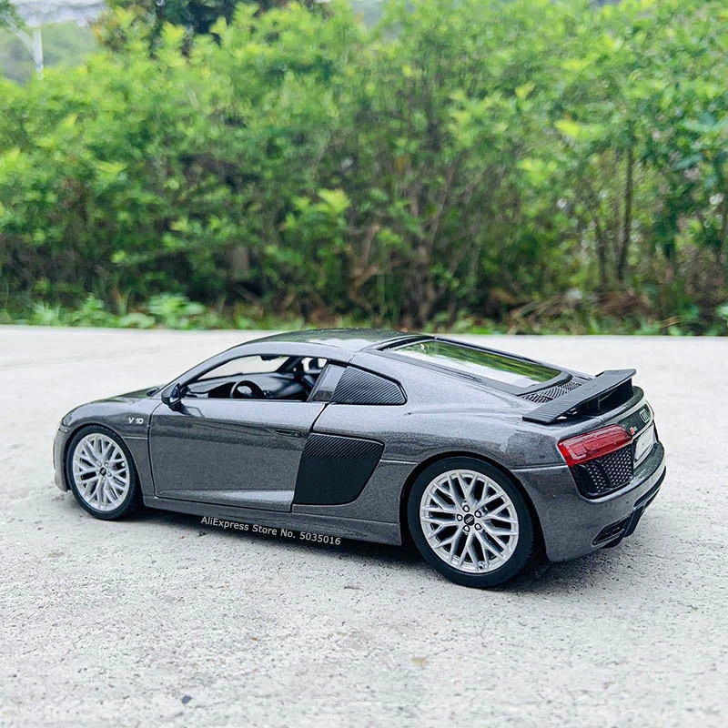 Maisto 1:24 Audi R8 V10 Plus sports Titanium gray car Die-cast alloy car model crafts decoration collection toy tools gift