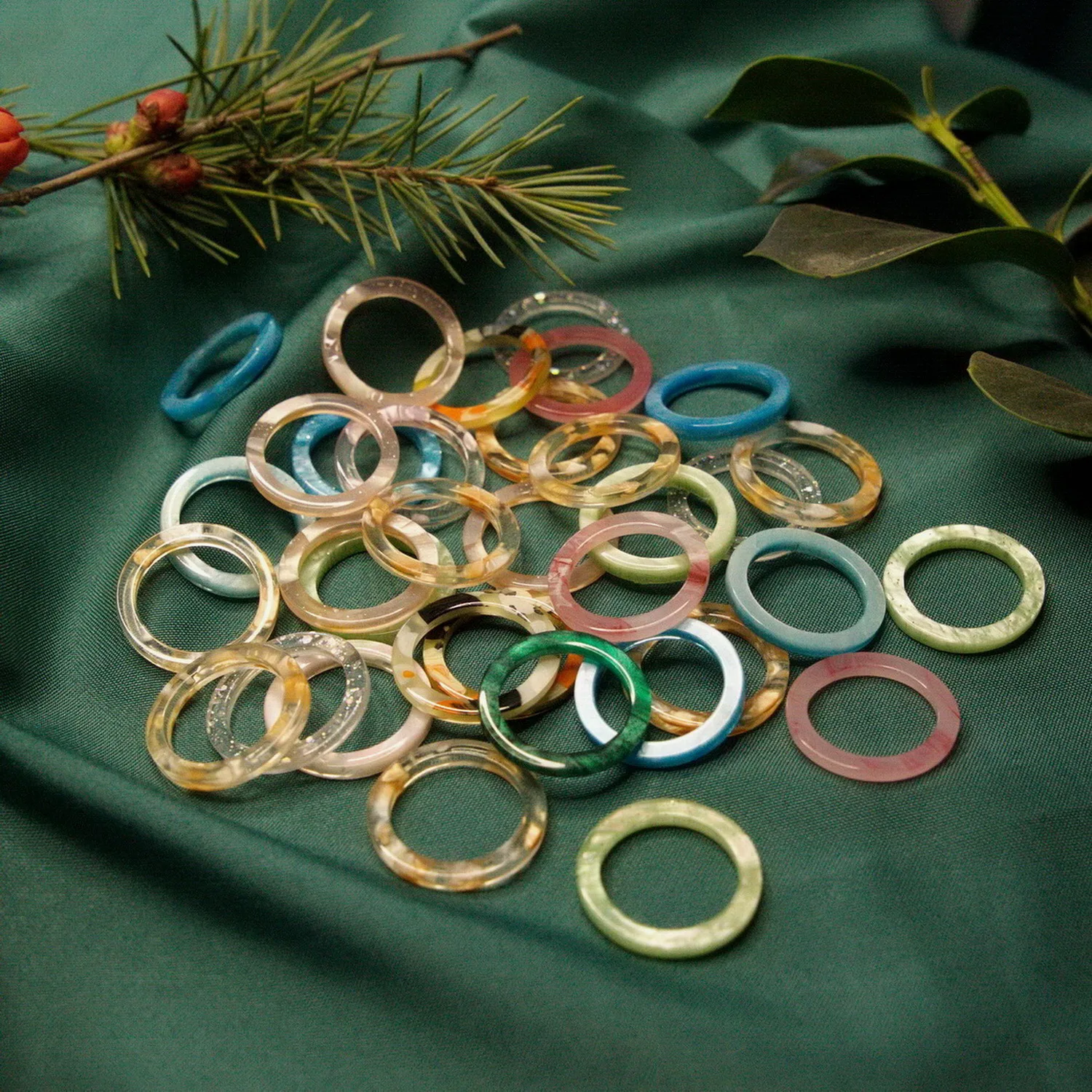 Neue koreanische ästhetische bunte Harz-Acryl-Ringe im Set für Damen – geometrische runde Ringe, temperamentvoller, vielseitiger Schmuck als Geschenk – Detail 29
