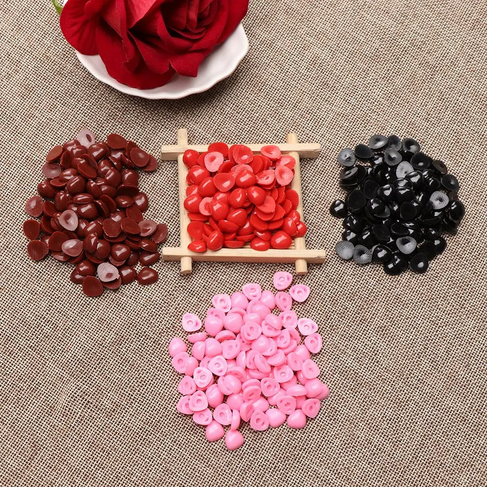 100Pcs 새로운 플라스틱 삼각형 코 인형 코 안전 부품 곰 단추 DIY 인형 장난감 도구 공예 인형 삼각형 코 액세서리