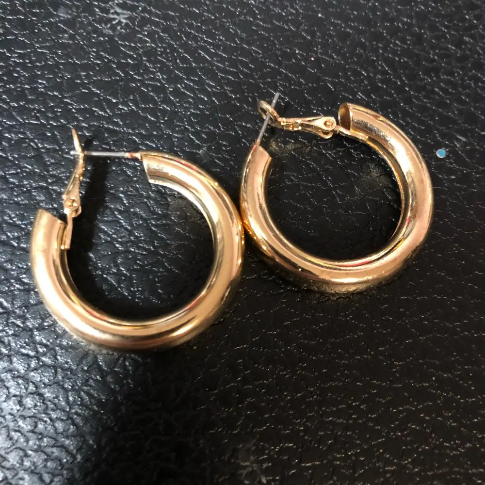 Casual Women Earrings Gold Color Plating 4mm Thickness Small Hoop Light Weight Feminist Daily Basic Simple Decoration Accessory