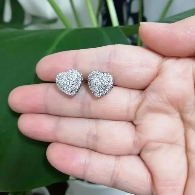 Klassieke Ontwerp Dazzling Heart Stud Oorbellen Voor Vrouwen Hoge Kwaliteit Romantische Vrouwelijke Accessoires Timeless Styling Zilveren Sieraden