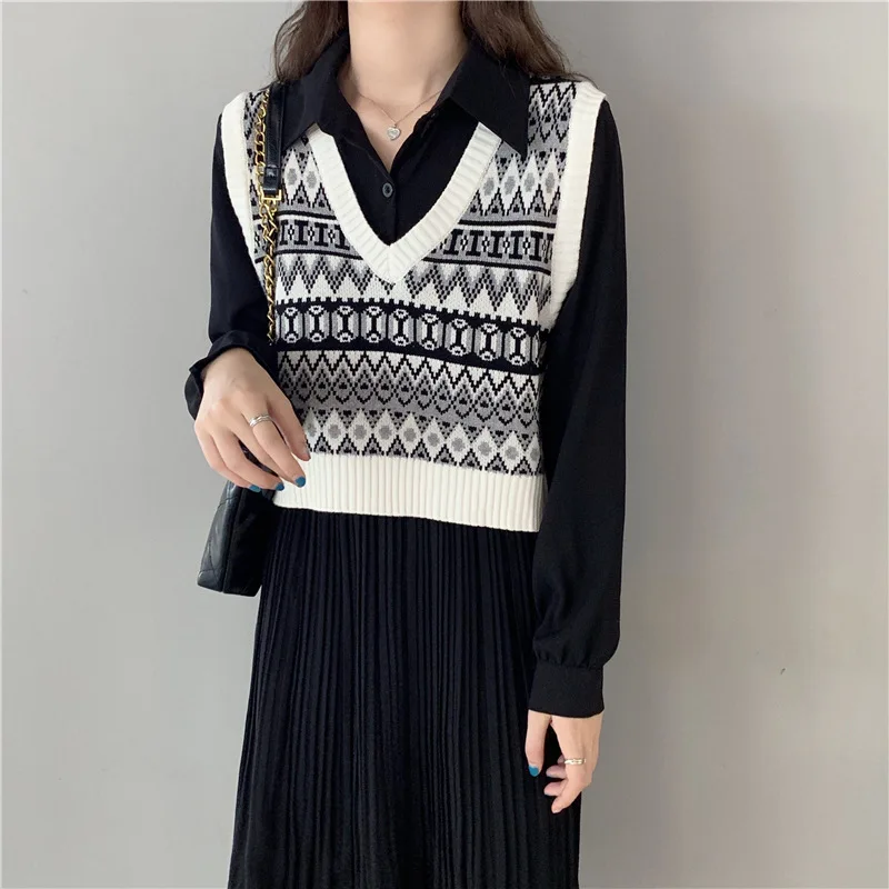 

Knitted Vest Women's Vest Wear Korean Retro Japanese College Style Loose Short Wild V-neck Sweater Autumn and Winter Pullover