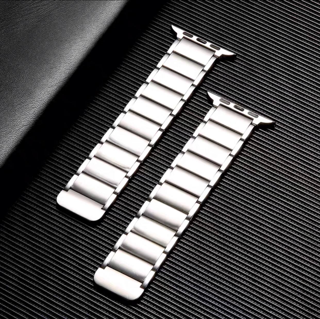 Apple Magnetic Strap compatible for Apple watch 44mm 42mm 40mm 38mm Metal replacement bracelet strap for iwatch 7 6 5 43 SE 45mm