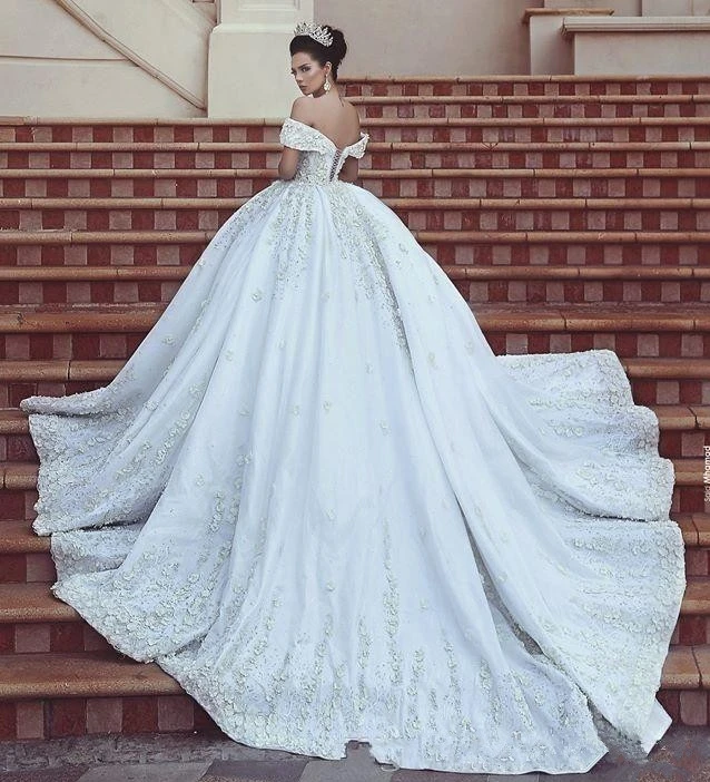 Abito da sposa arabo con spalle scoperte 2025 Abiti da sposa con perline di pizzo con applicazioni con strascico da 100 cm Fiori 3D Robe De Mariage personalizzato