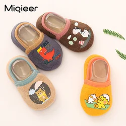 Chaussures d'hiver en laine d'agneau pour bébés garçons et filles, pantoufles chaudes pour tout-petits, animaux de dessin animé, intérieur, sol, nouveau-né