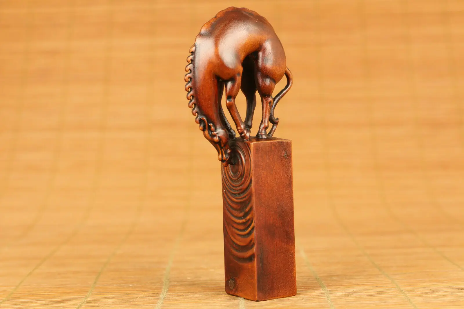 Fine Old Boxwood Carving Horse Water Seal Statue Figure Netsuke Stamp Seal Statues for Decoration Collection Ornaments