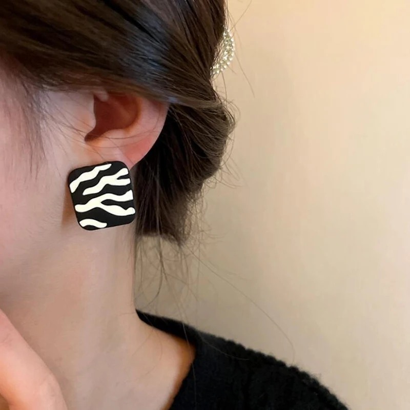 Fashion Exaggerated Zebra Pattern Alloy Earrings For Women Personality Hypoallergenic Ear Ring Party Jewelry 2022 New Trend