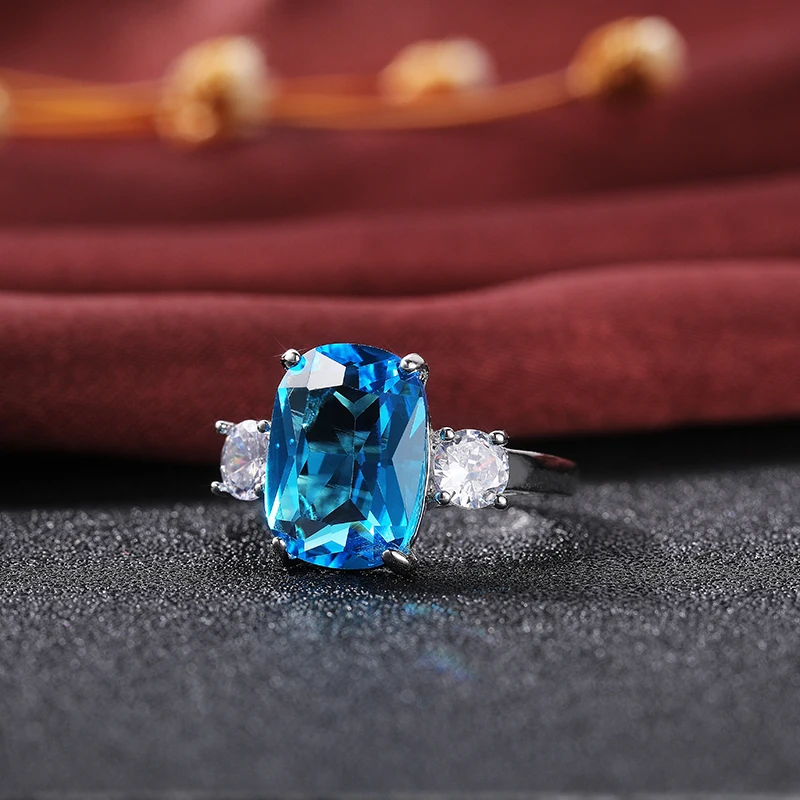 Huitan Bright Sky Blue Stone Women Rings Elegant Female Party Accessories Luxury Cubic Zirconia Female Fashion Jewelry Wholesale