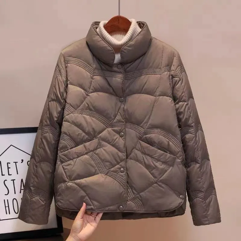 2025 herbst Winter Neue Stil Dünne Licht Warme Baumwolle Gefütterte Mantel Unten Baumwolle Jacke Frauen Kurze Over Lose Weibliche Outcoat