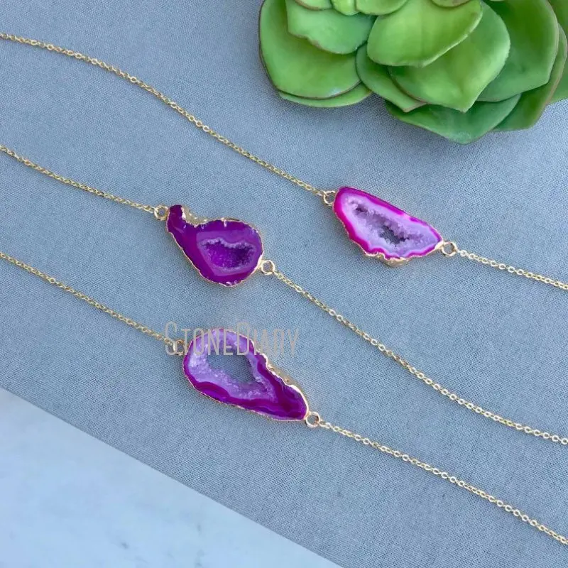 

NM14732 Hot Pink Natural Agate Geode Free Form Pendant Gold Plated Chain Necklace Minimalist Bohemian Jewelry