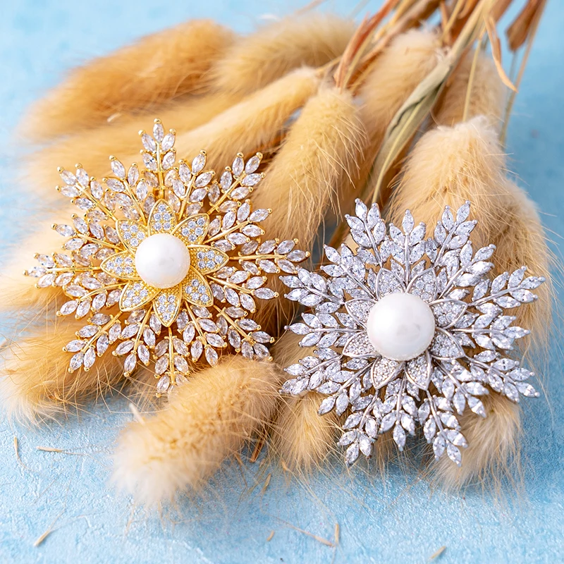 Luxury Snowflake Brooch Zirconia Flower Jewelry Pearl Pins For Women Winter Theme Accessories Wedding Coat Scarf Hat Gifts