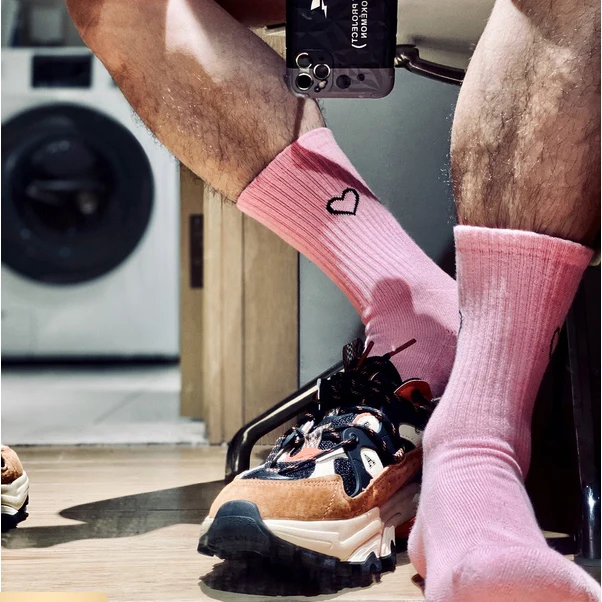 Chaussettes de sport en nylon en forme de cœur pour hommes, chaussettes de football à tube long, confortables, sexy, genci, à la mode, rose, noir, blanc, lettre, design unique