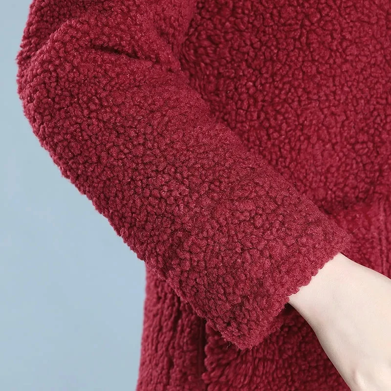 Cappotto caldo invernale per la madre 2022 nuova moda giacca da donna in velluto spesso autunnale di mezza età giacca imbottita con cappuccio spesso pulsante femminile