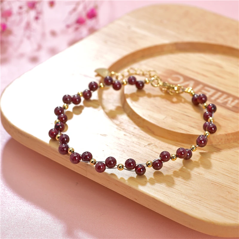 Браслет женский с натуральным гранатом, 4 мм, B429