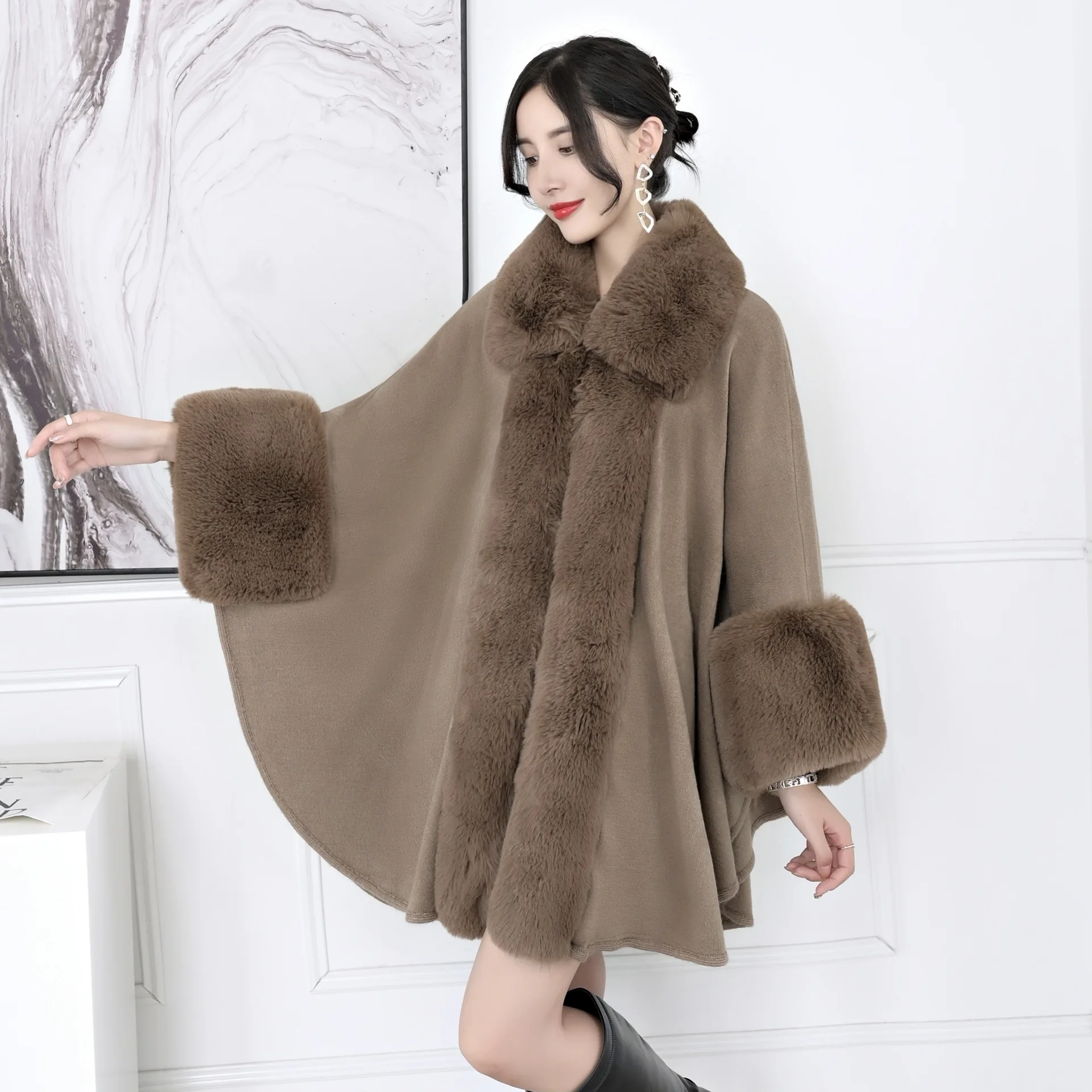 Batwing Sleeves Poncho Cape Women Overcoat Long Cloak Winter Big Pendulum Faux Rabbit Fur Collar Cardigan Loose Streetwear Coat