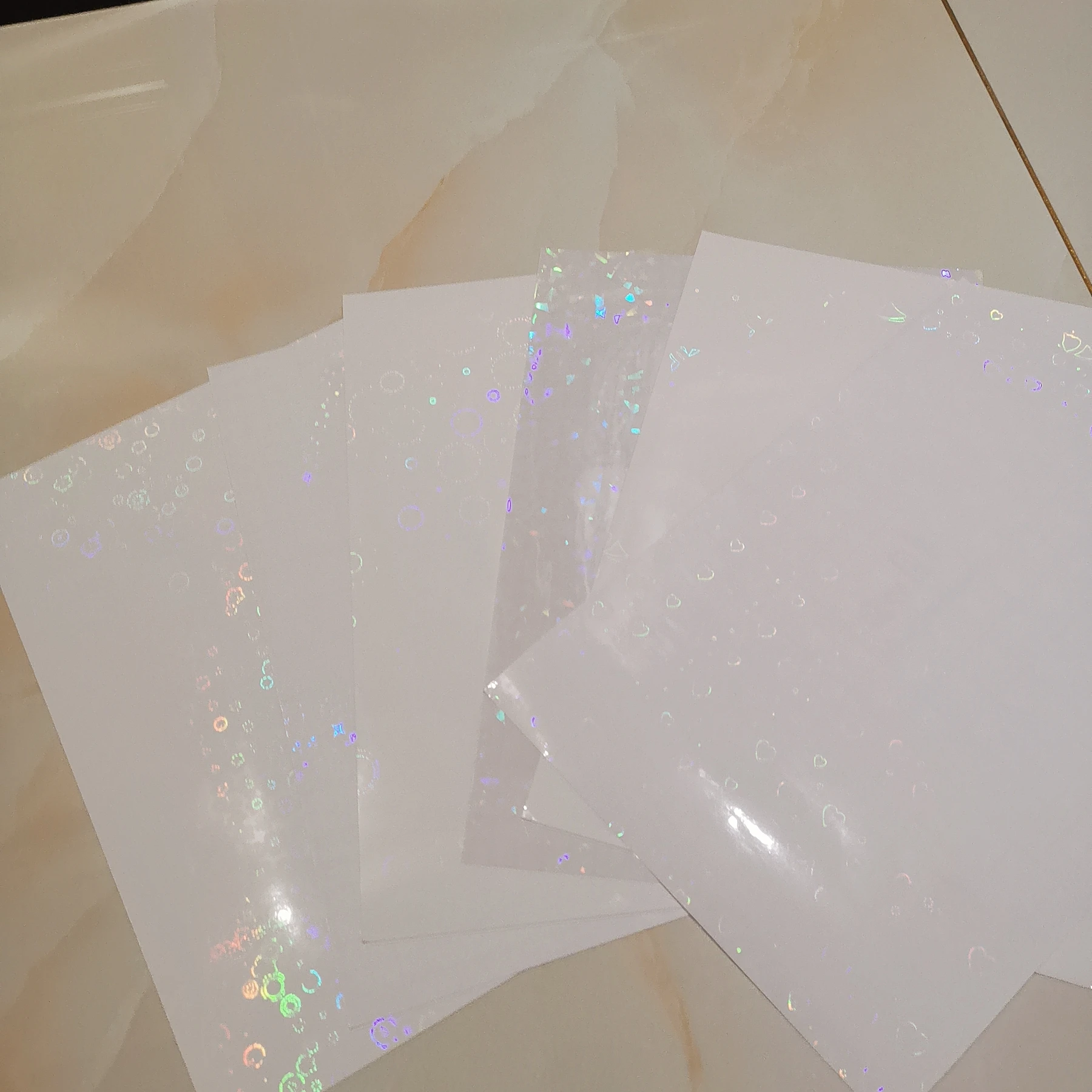 Holograficzna taśma foliowa pięcioramienna, samoprzylepna, do laminowania na zimno na papierze i plastiku, 50 arkuszy, 210x297 mm, do samodzielnego pakowania kart.