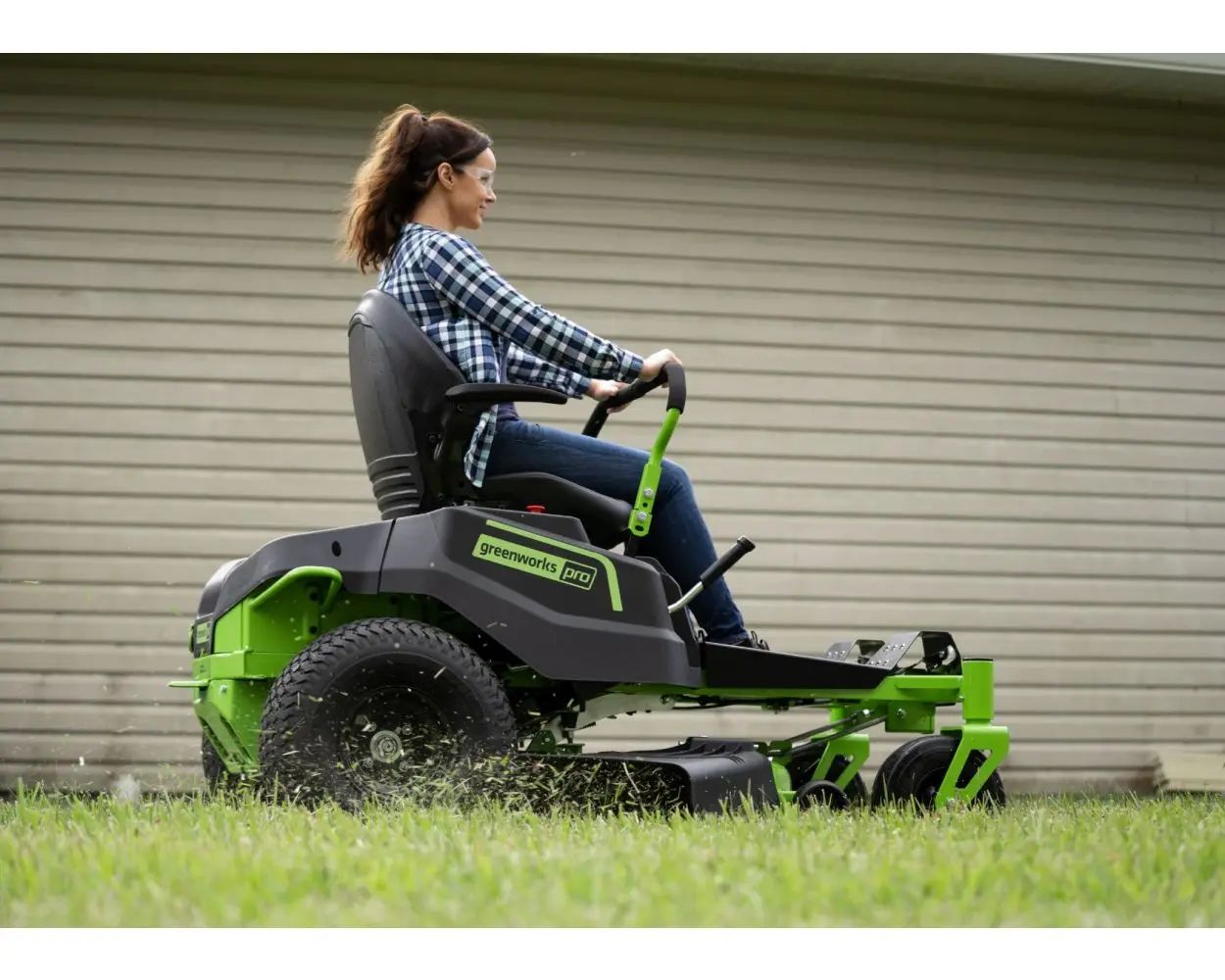 Greenworks commercial  82V 42"  Ride-On Zero Turn Mower up to 24 horse power Residential with 6pcs batteries and chargers garden