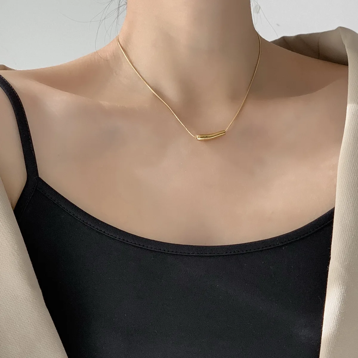 Golden Color Stainless Steel Jewelry Small Pepper Pendant Snake Bone Necklace Fashionable Personality Horn-shaped Clavicle Chain