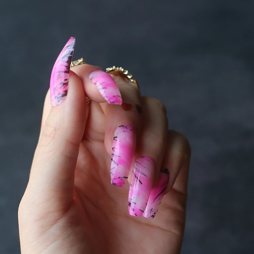 Roze Graffiti Lijn Art Fake Nails Luxe Doodskist Zwarte Persoonlijkheid Ombre Curve Lange Ballet Acryl Nagels