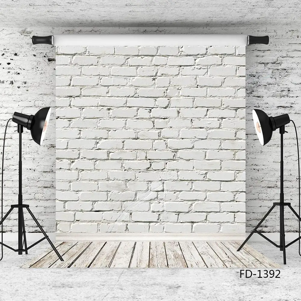 Vari puntelli bianchi dello Studio della foto del fondo di fotografia dell'alimento per animali domestici della doccia del bambino della decorazione del contesto del pavimento del bordo di legno del muro di mattoni