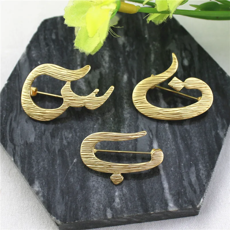 2022 New Fashion Simple Arabic Letter Hollow Metal Brooch Pin Badge For Women Hat Scarf Coat Party Decoration Accessories Gift