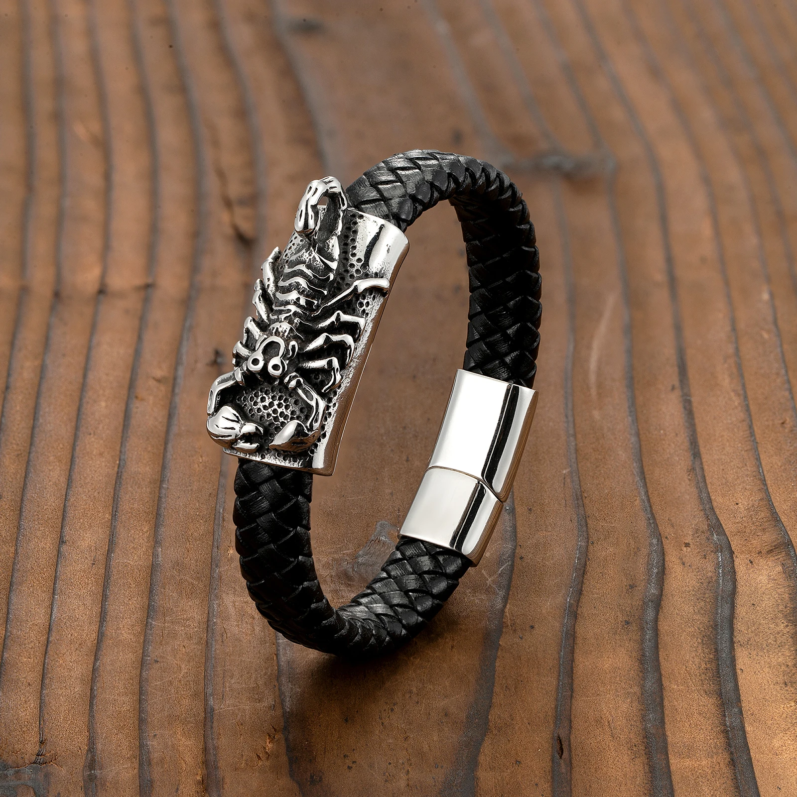 European and American Punk Style Three Ghost Head Scorpion Stainless Steel Men\'s Bracelet Microfiber Leather Rope Bracelet Gift