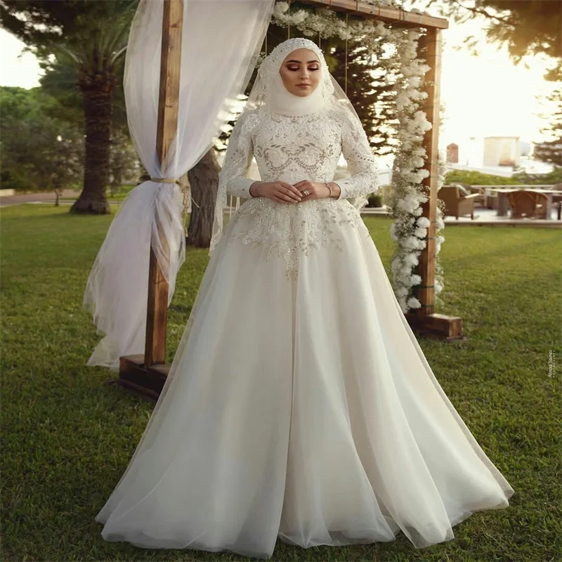 Luxury Arab Dubai Wedding Dresses Crystal Beads Apliques A Line Bridal Gowns Custom Made High Neck Long Sleeves Robe de mariée