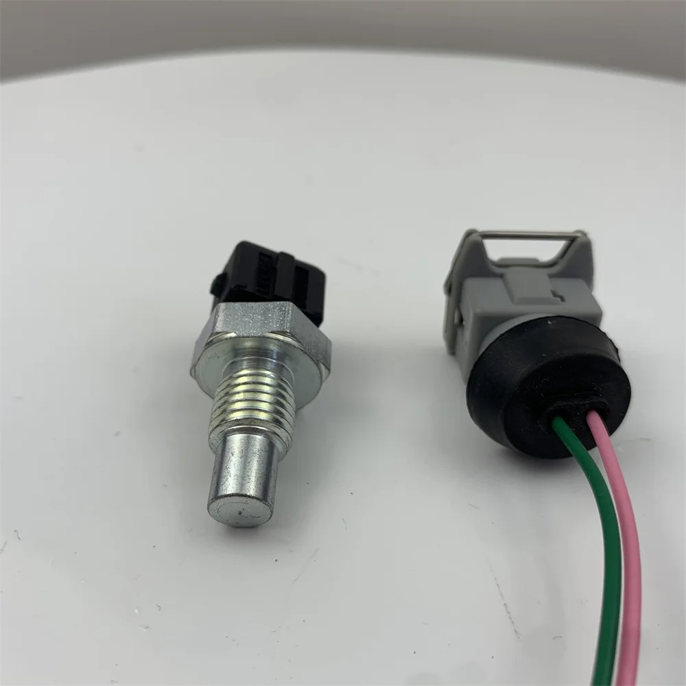 The water temperature sensor is suitable for Sinotruk Shandeka C7H Howo T7H T5G Haohan 201V27421-0190