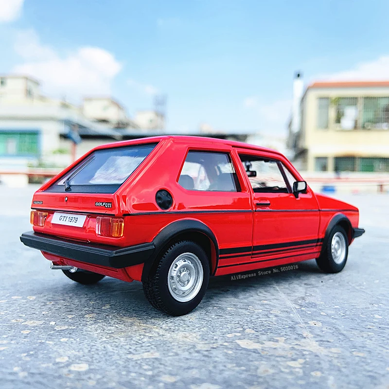 Bburago 1:24 폭스바겐 1979 골프 GTI MK1 시뮬레이션 합금 자동차 모델 공예 장식 컬렉션 장난감 도구 선물